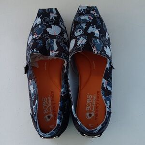 BOBS by SKECHERS For Dogs Women’s Slip Ons Size 11W Blue Graphic Print NWOB